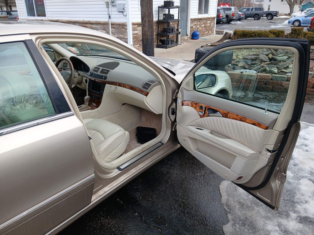 2004 Mercedes-Benz E-Class Image 6