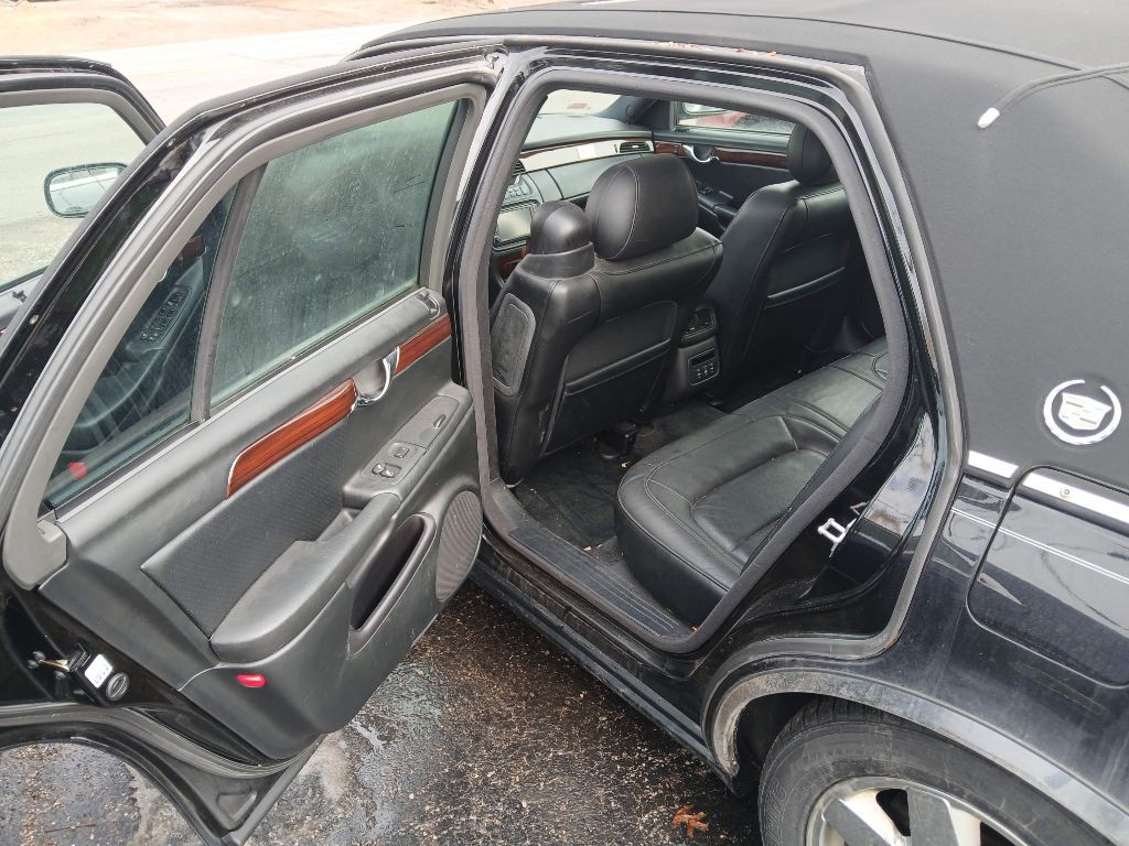 2005 Cadillac DeVille Image 5