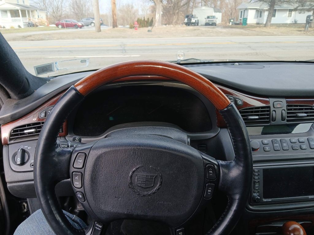 2005 Cadillac DeVille Image 9