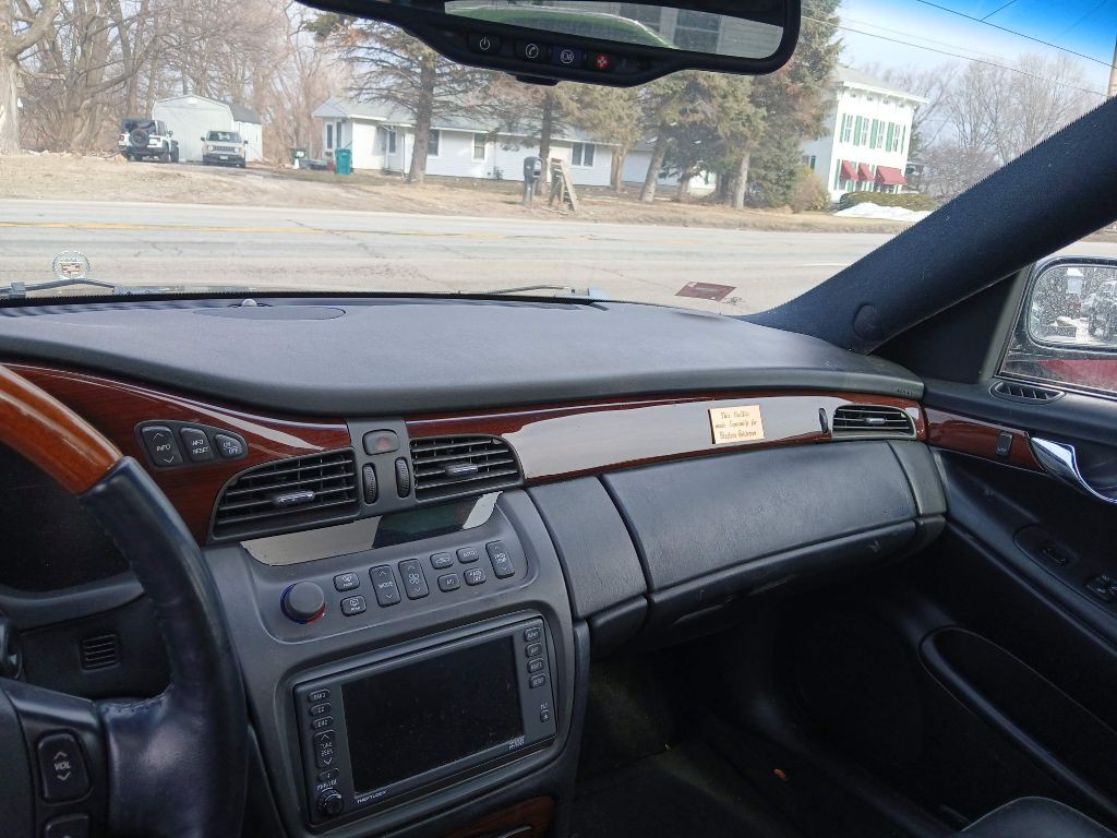 2005 Cadillac DeVille Image 10