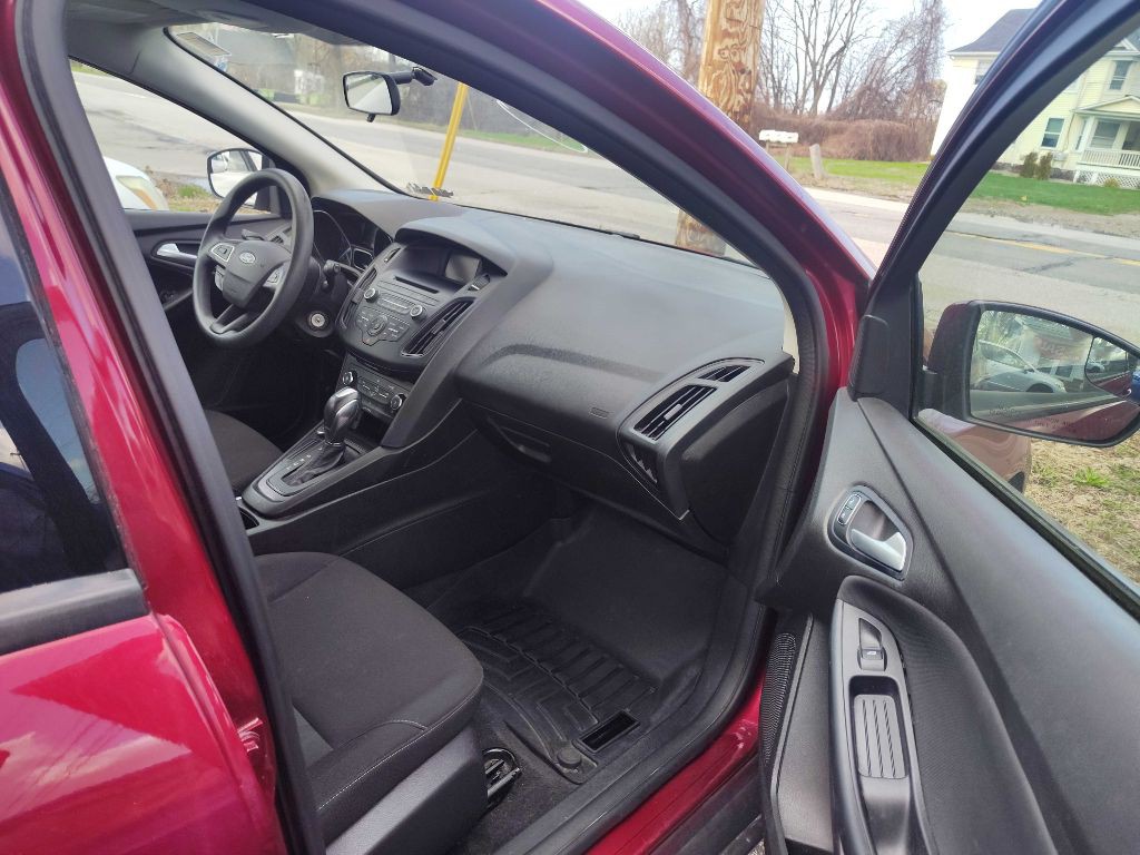 2016 Ford Focus Image 9