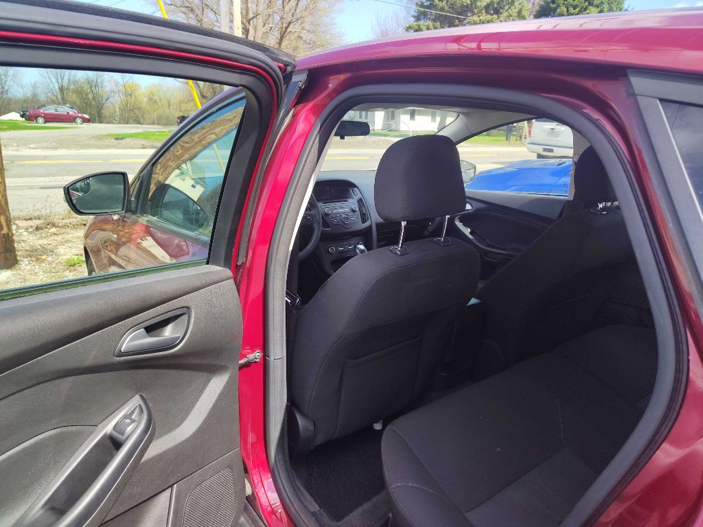 2016 Ford Focus Image 11