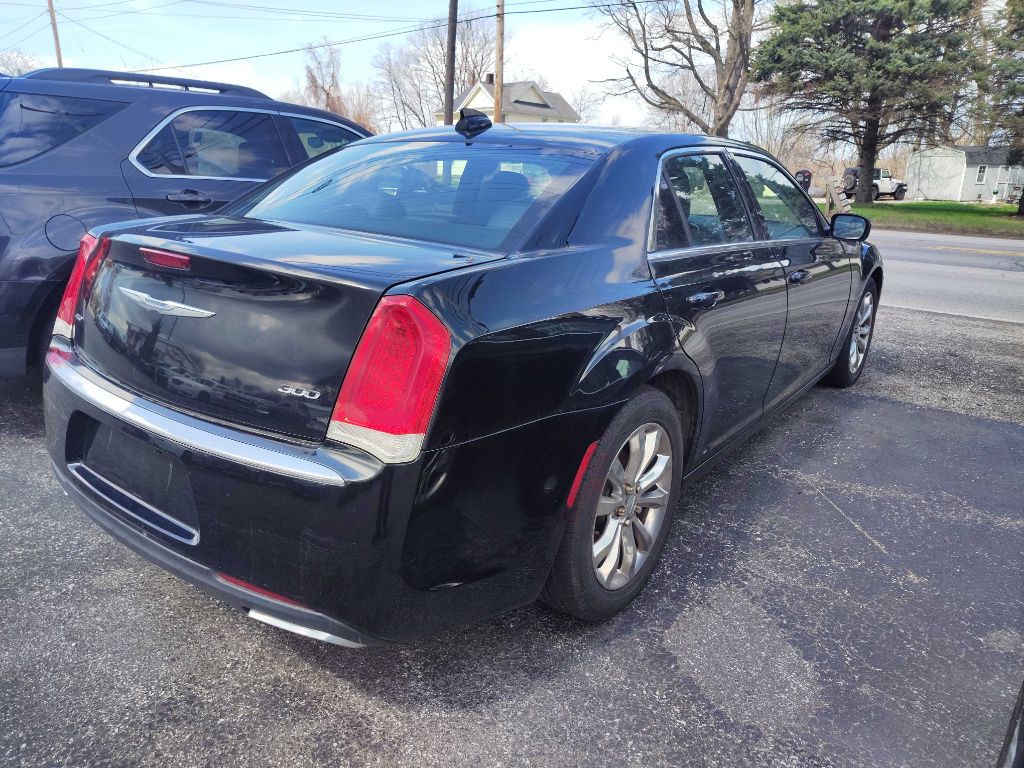 2015 Chrysler 300 Image 2