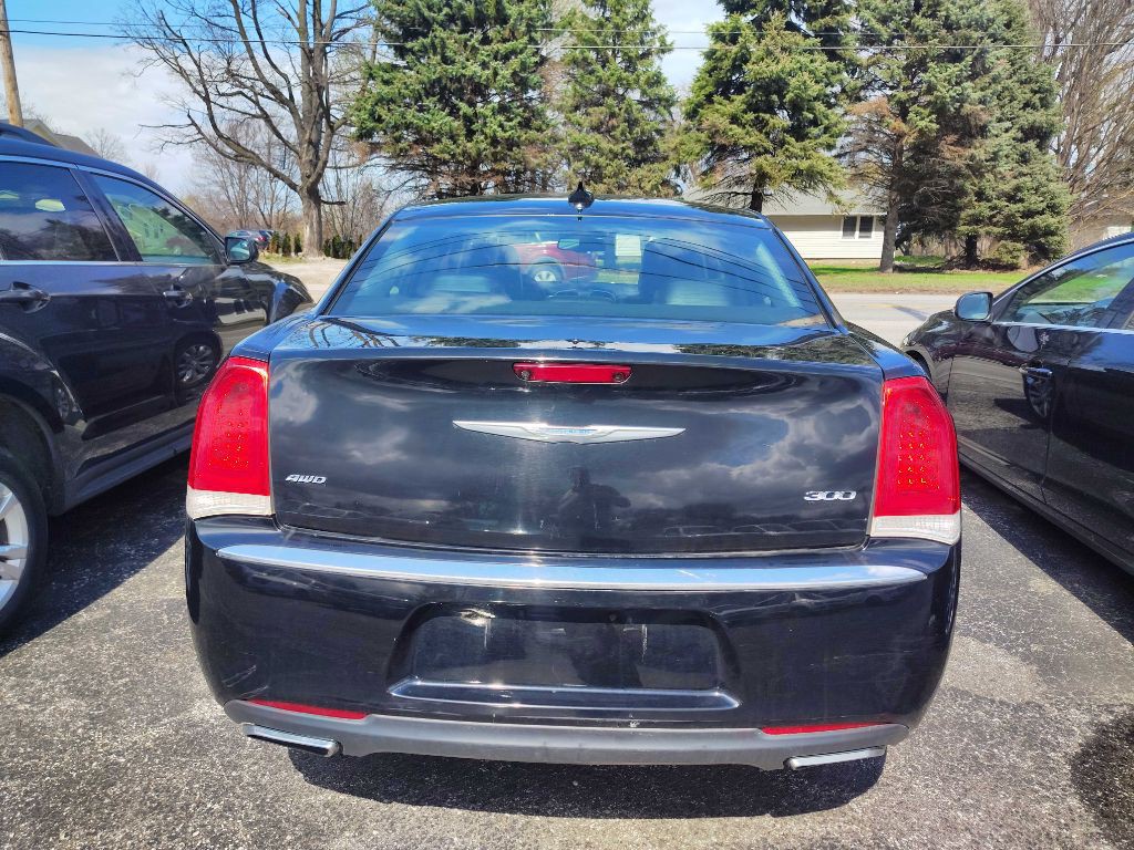2015 Chrysler 300 Image 3