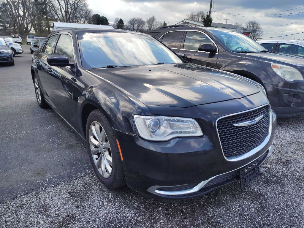 2015 Chrysler 300 Image 4