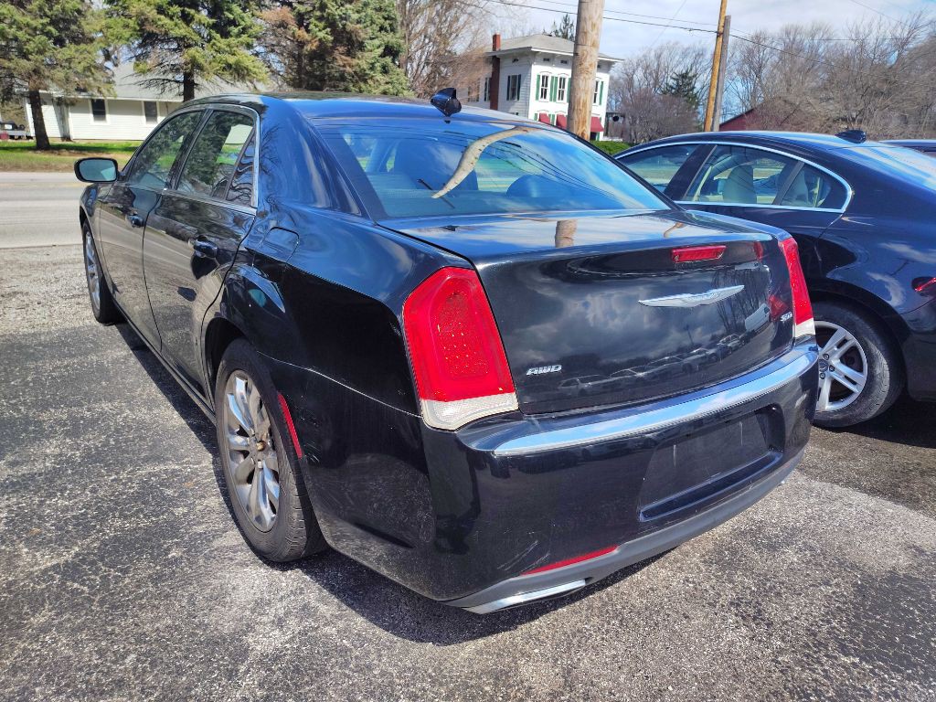 2015 Chrysler 300 Image 6