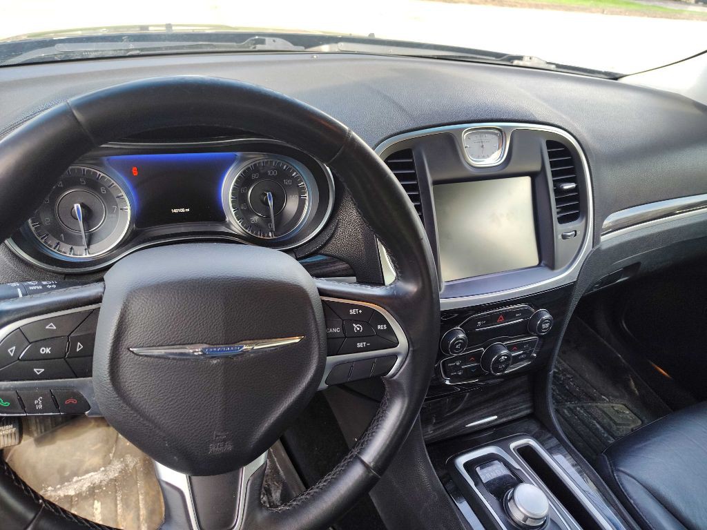 2015 Chrysler 300 Image 11