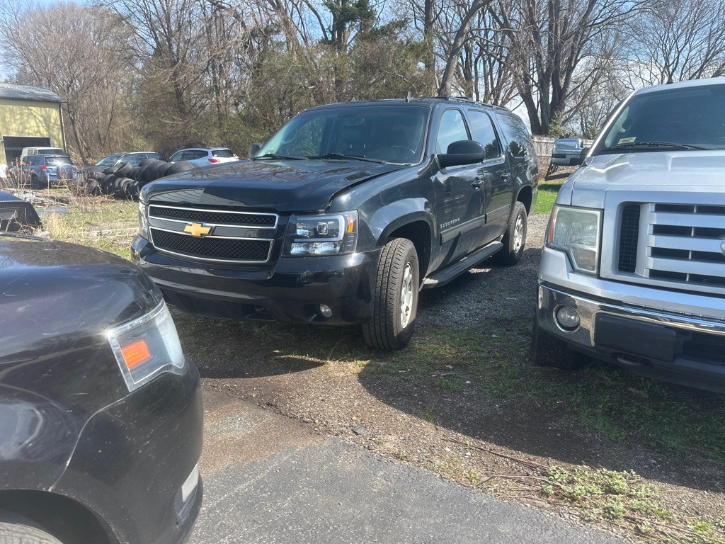 2012 Chevrolet Suburban Image 1