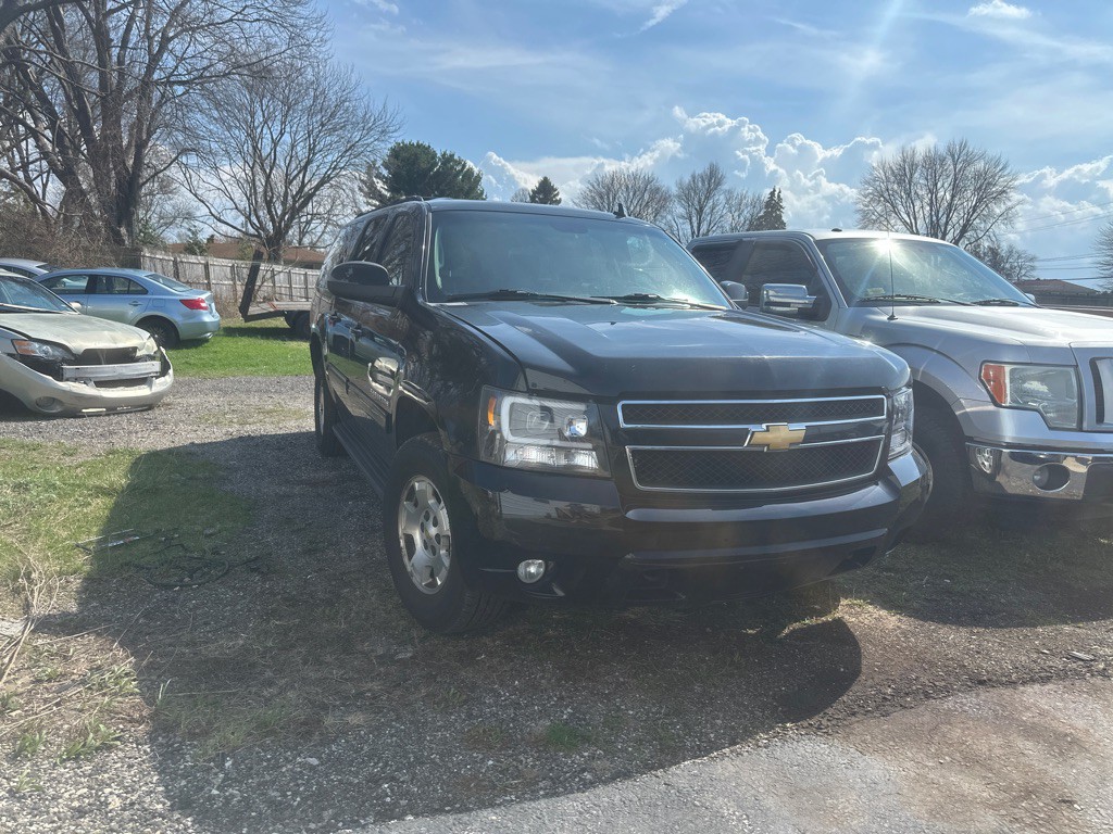 2012 Chevrolet Suburban Image 3