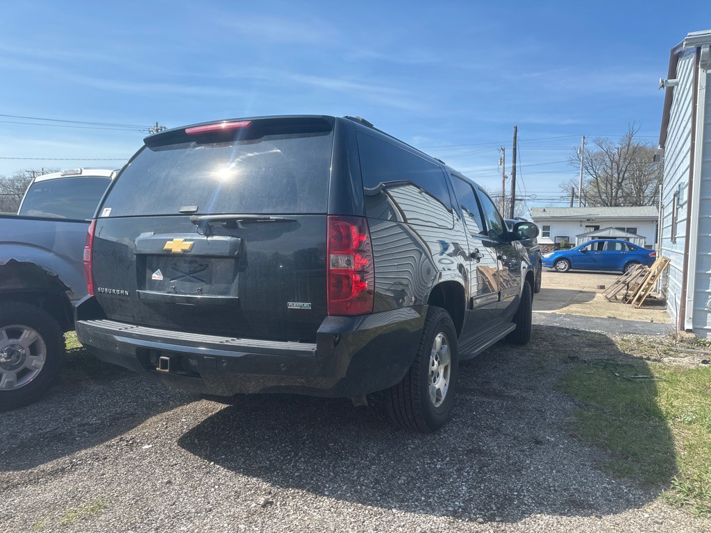 2012 Chevrolet Suburban Image 4