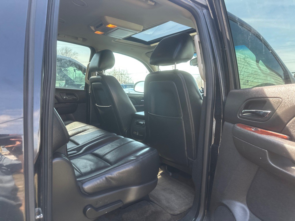 2012 Chevrolet Suburban Image 8