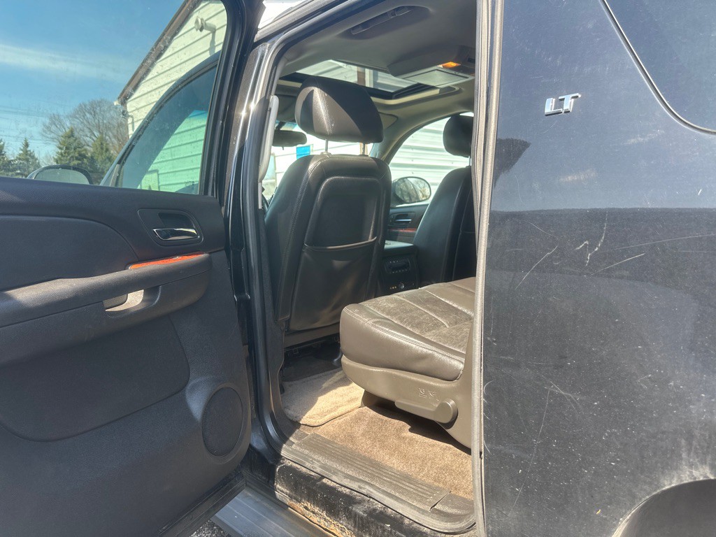 2012 Chevrolet Suburban Image 9