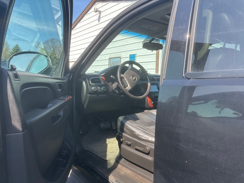 2012 Chevrolet Suburban Image 10