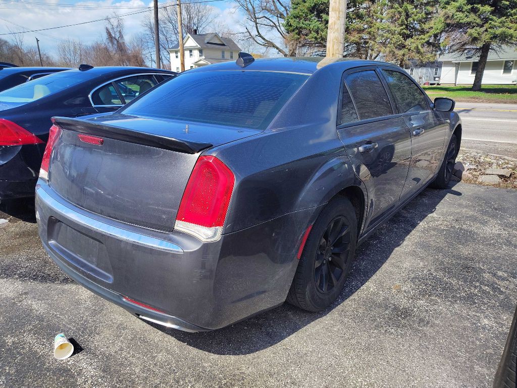 2015 Chrysler 300 Image 3