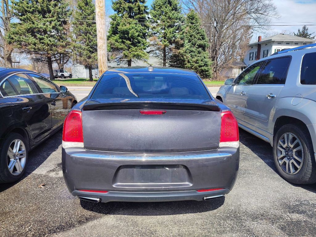 2015 Chrysler 300 Image 4