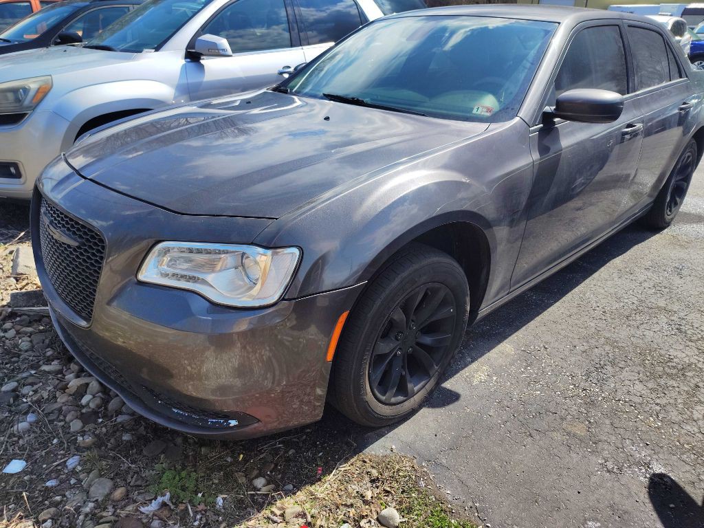 2015 Chrysler 300 Image 5