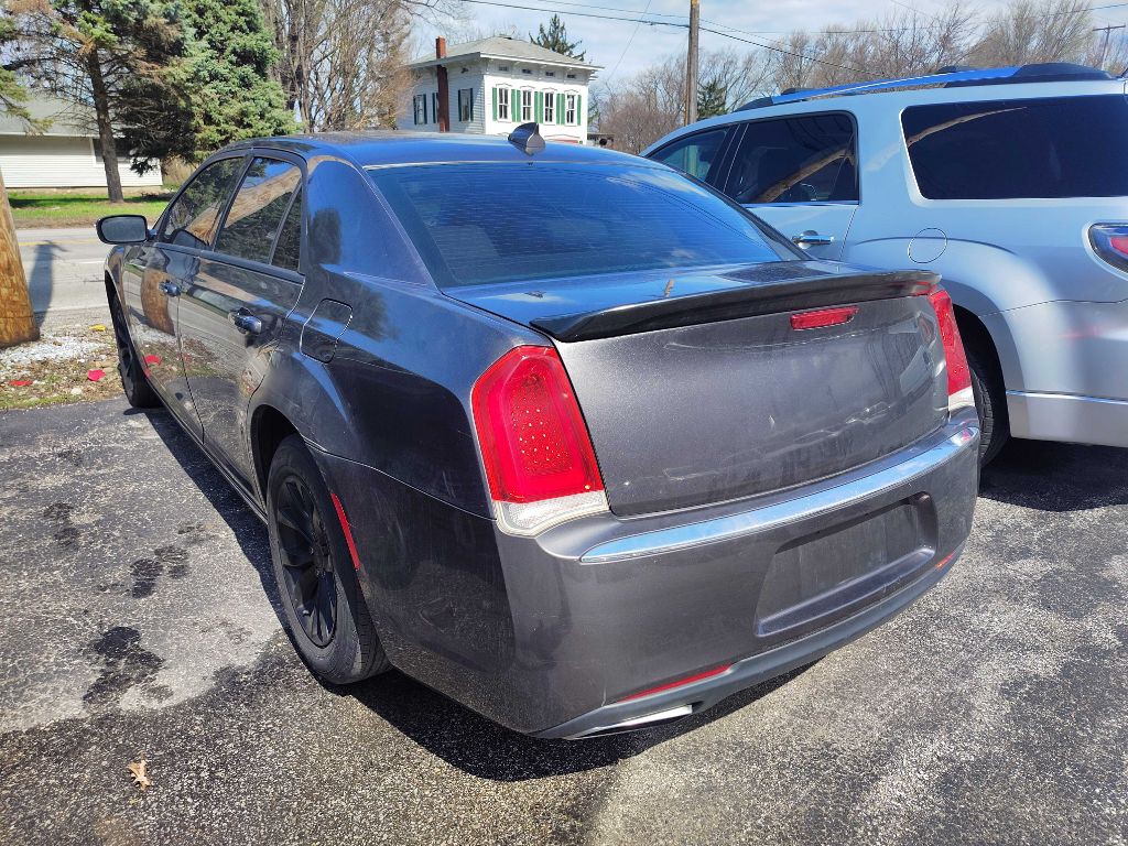 2015 Chrysler 300 Image 6