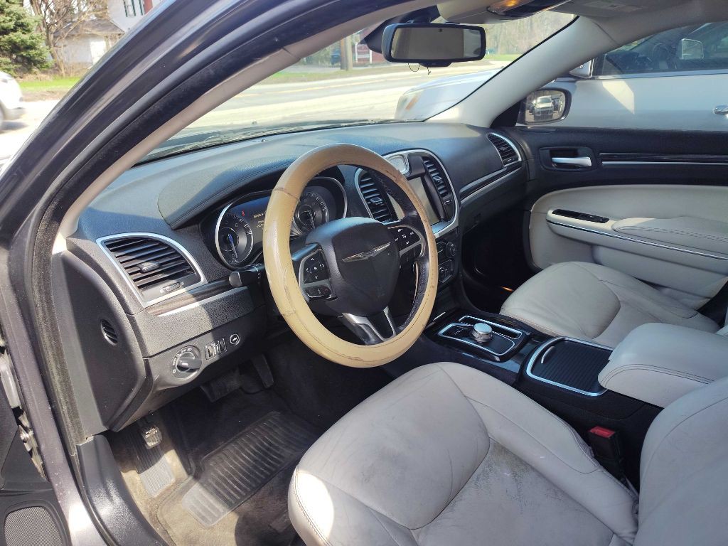 2015 Chrysler 300 Image 10