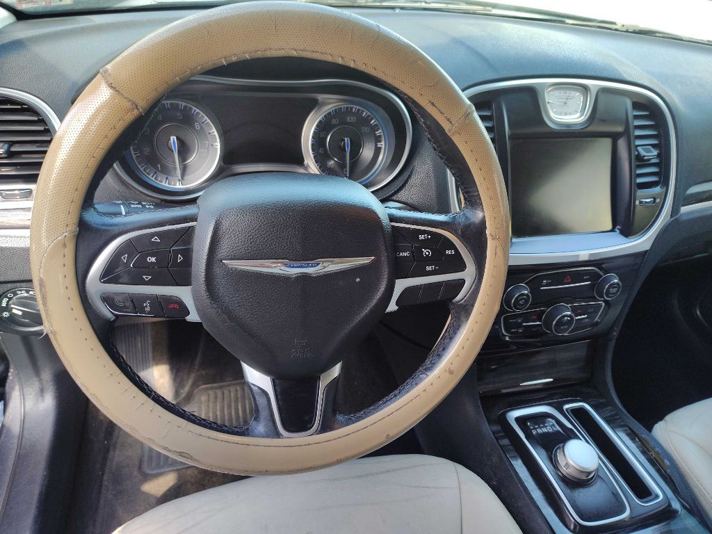 2015 Chrysler 300 Image 11