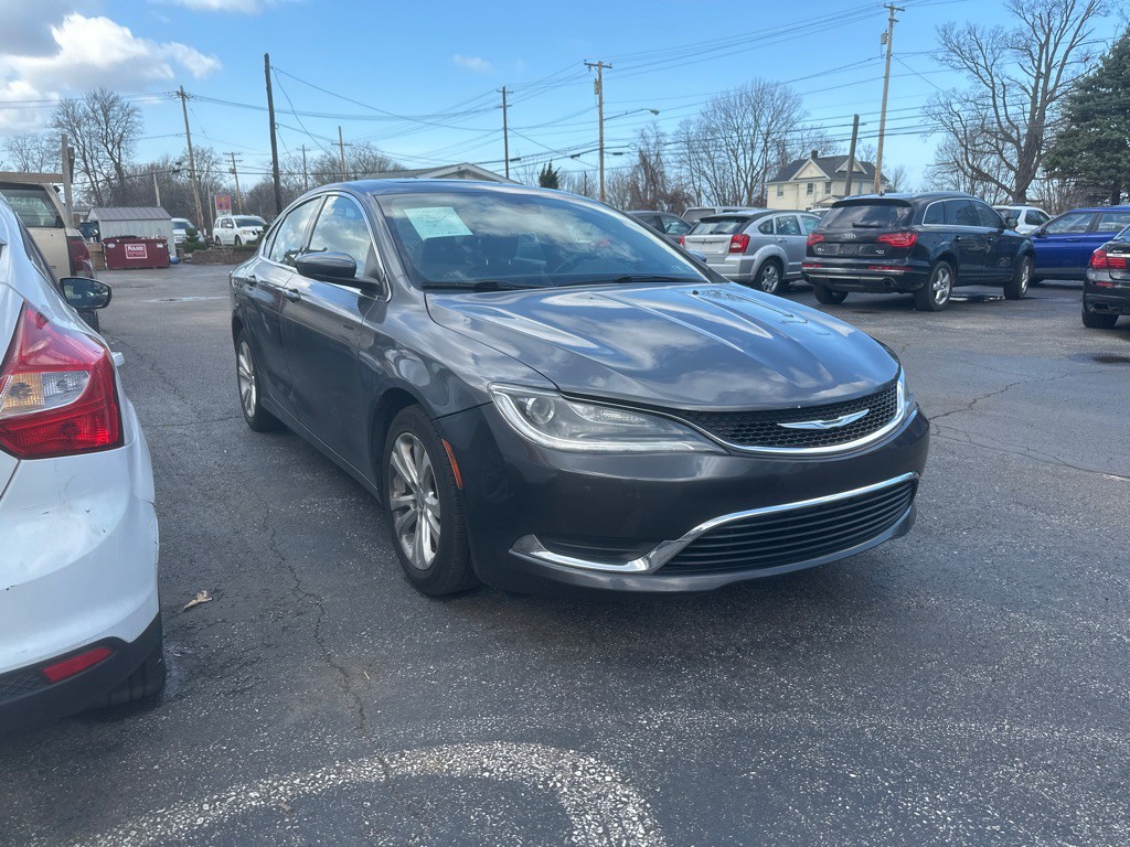 2016 Chrysler 200 Image 3