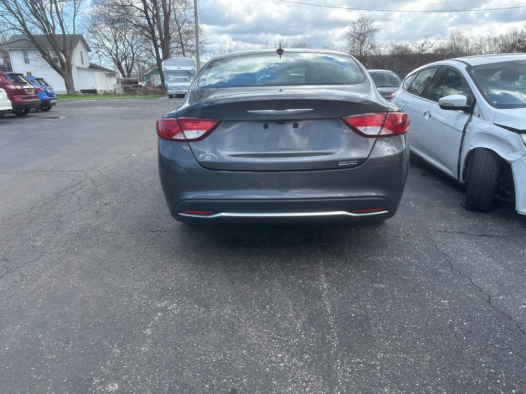 2016 Chrysler 200 Image 5