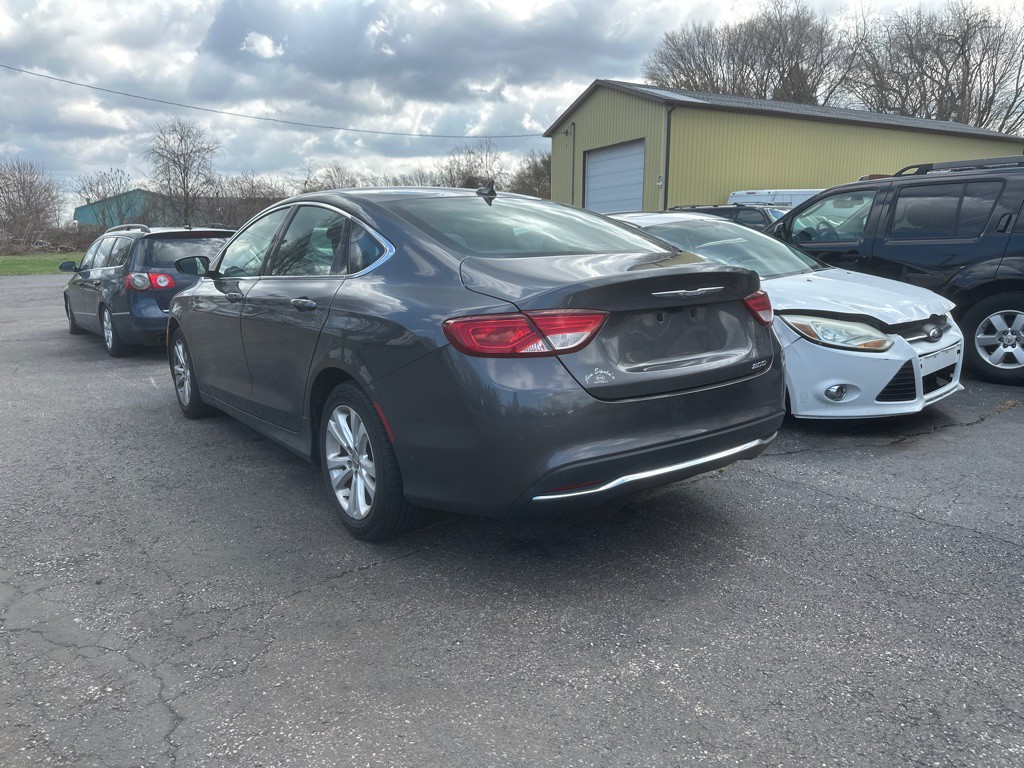 2016 Chrysler 200 Image 6