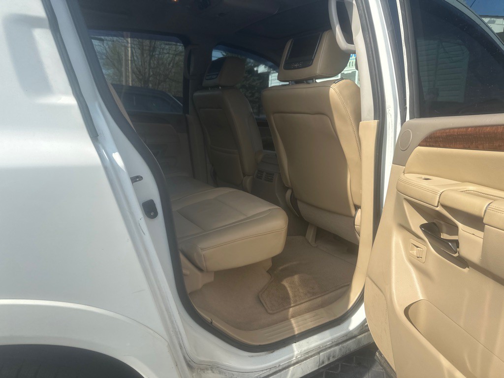 2013 Nissan Armada Image 9