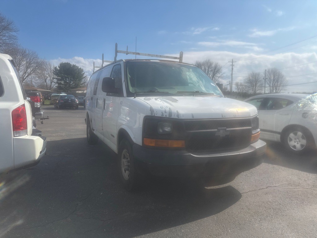 2005 Chevrolet Express Image 3