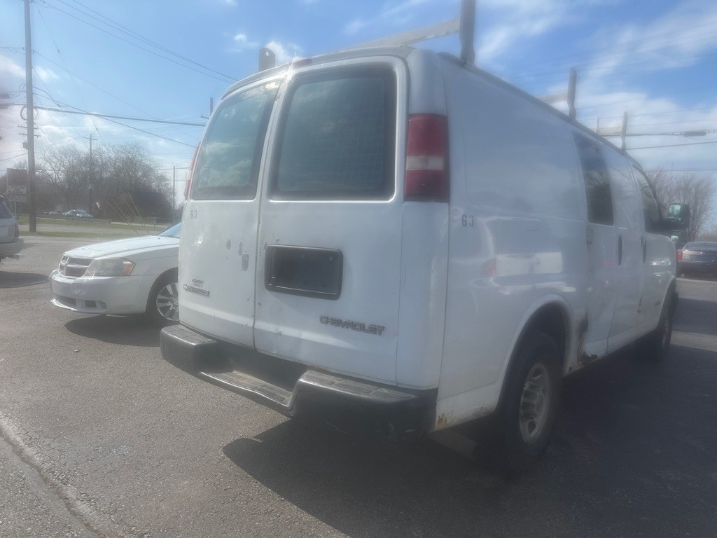 2005 Chevrolet Express Image 4