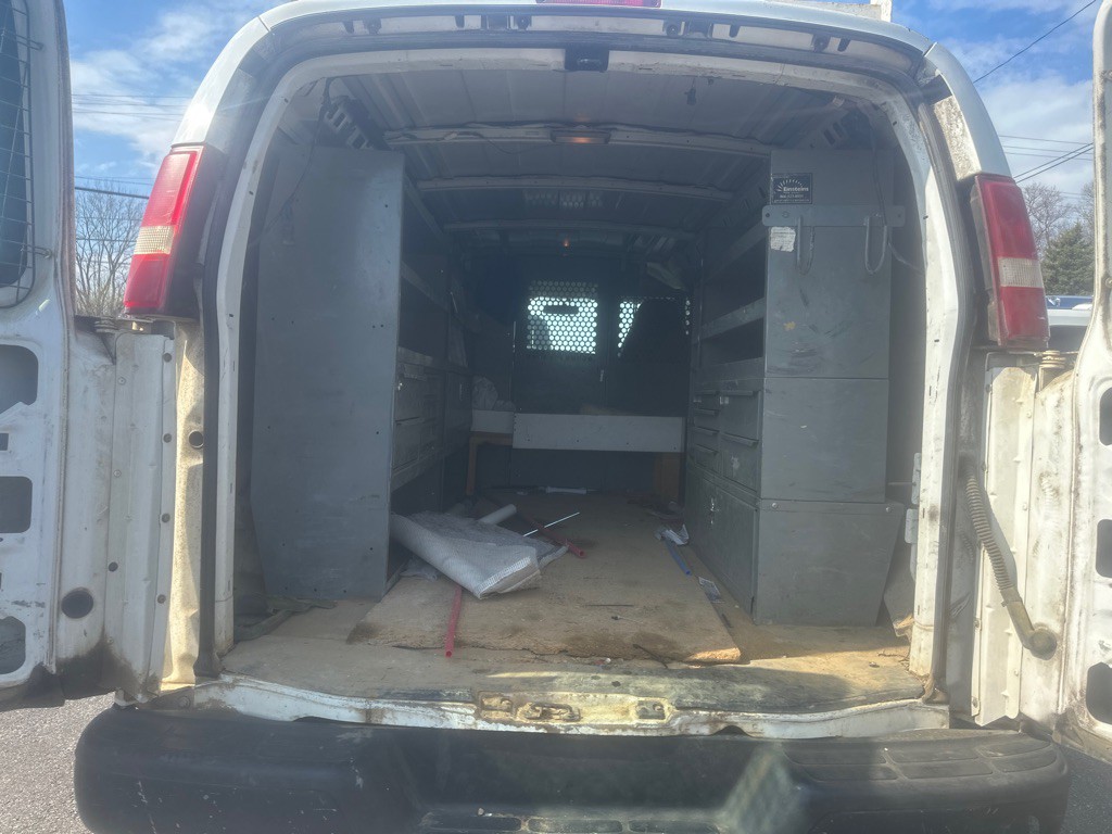 2005 Chevrolet Express Image 7