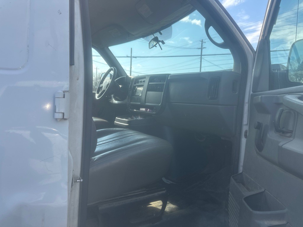 2005 Chevrolet Express Image 9