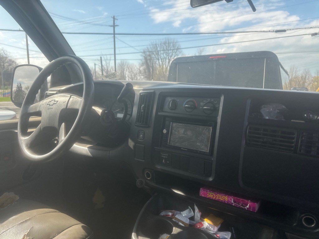 2005 Chevrolet Express Image 11