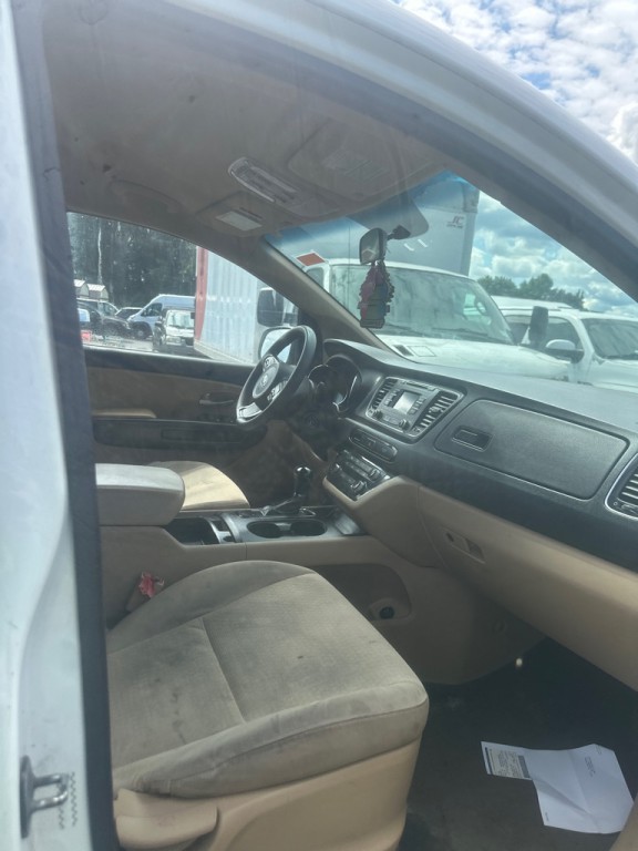 2016 Kia Sedona Image 8