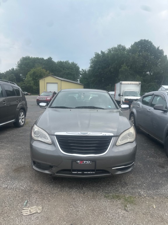 2013 Chrysler 200 Image 2