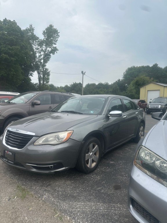 2013 Chrysler 200 Image 3