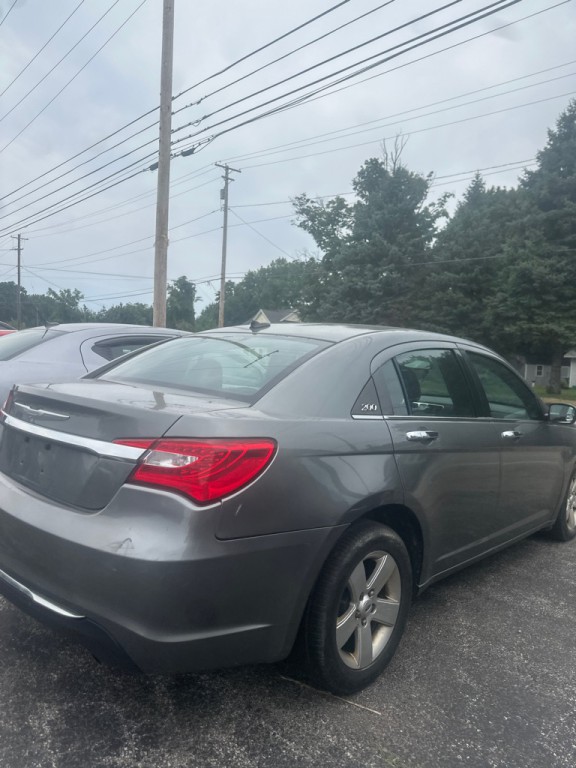 2013 Chrysler 200 Image 6