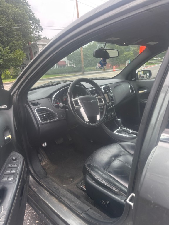 2013 Chrysler 200 Image 7