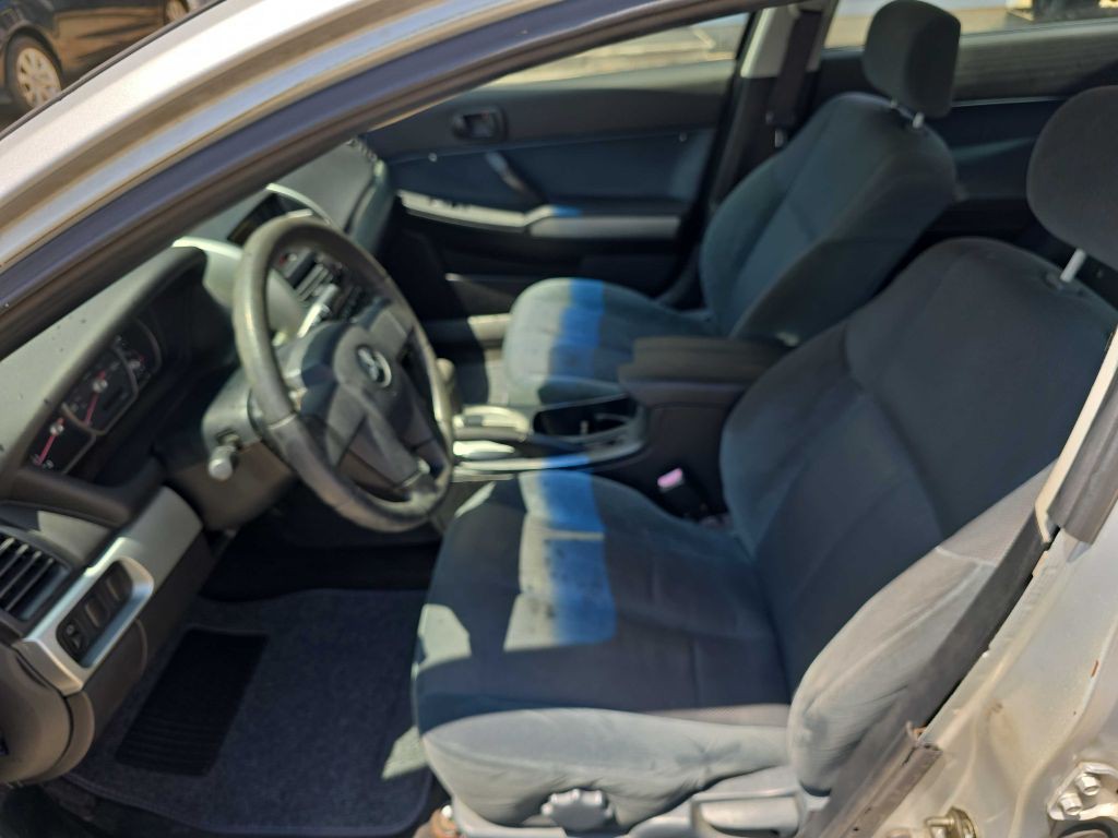 2004 Mitsubishi Galant Image 5