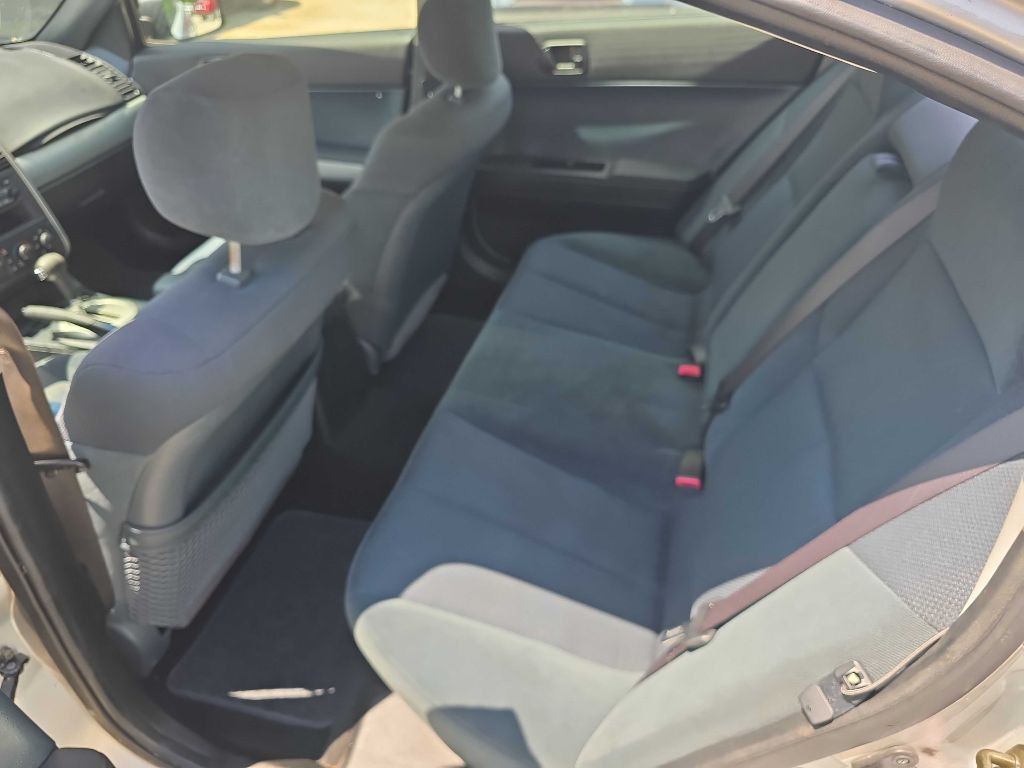 2004 Mitsubishi Galant Image 6