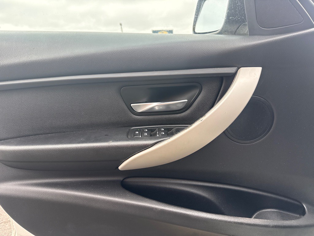 2018 BMW 3 Series Image 9