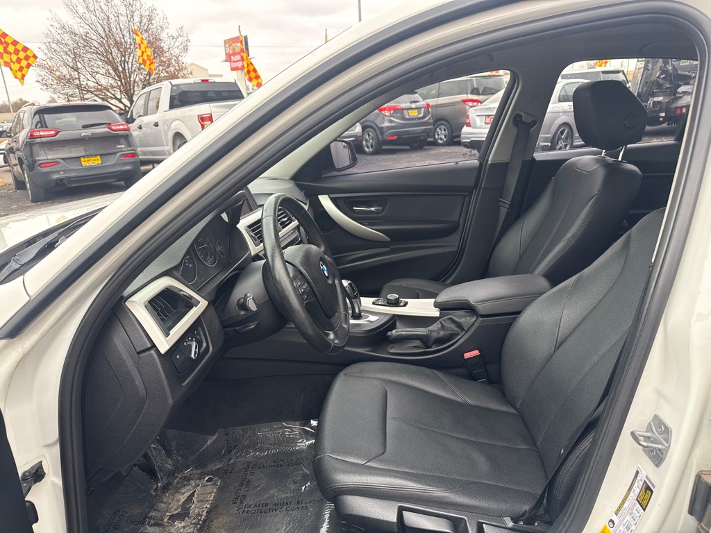 2018 BMW 3 Series Image 15