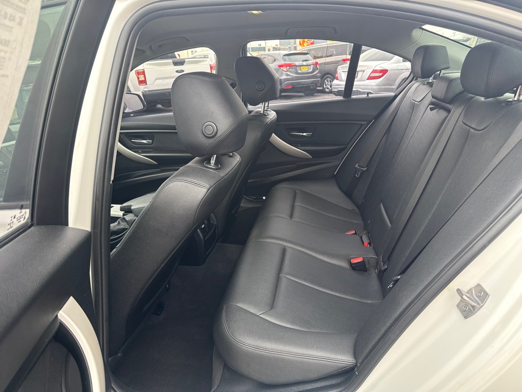 2018 BMW 3 Series Image 16