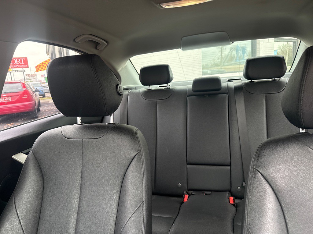 2018 BMW 3 Series Image 18