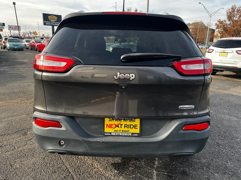 2018 Jeep Cherokee Image 2