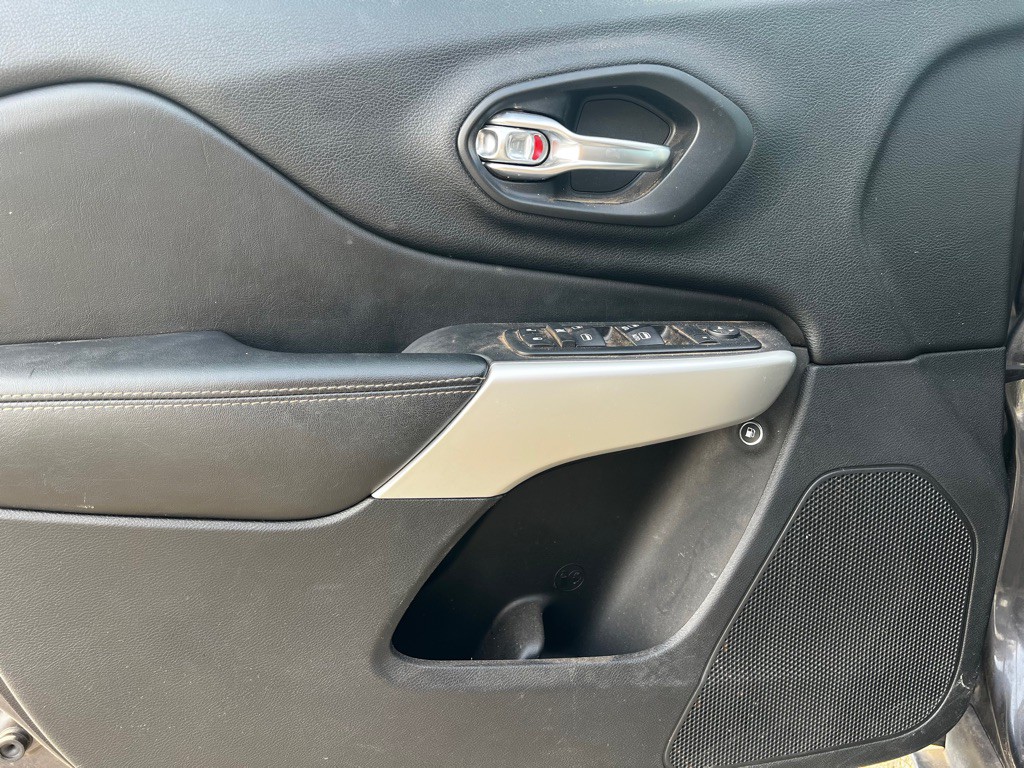 2018 Jeep Cherokee Image 12