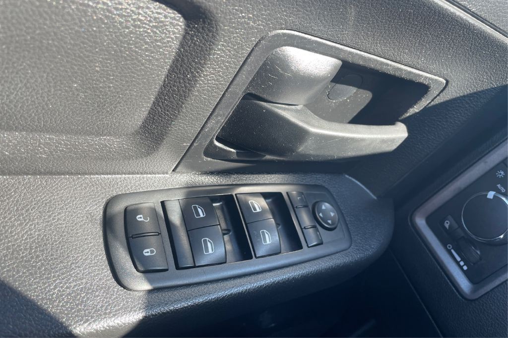 2014 RAM 1500 Image 8