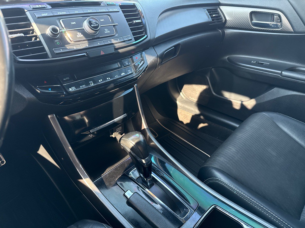 2017 Honda Accord Image 12