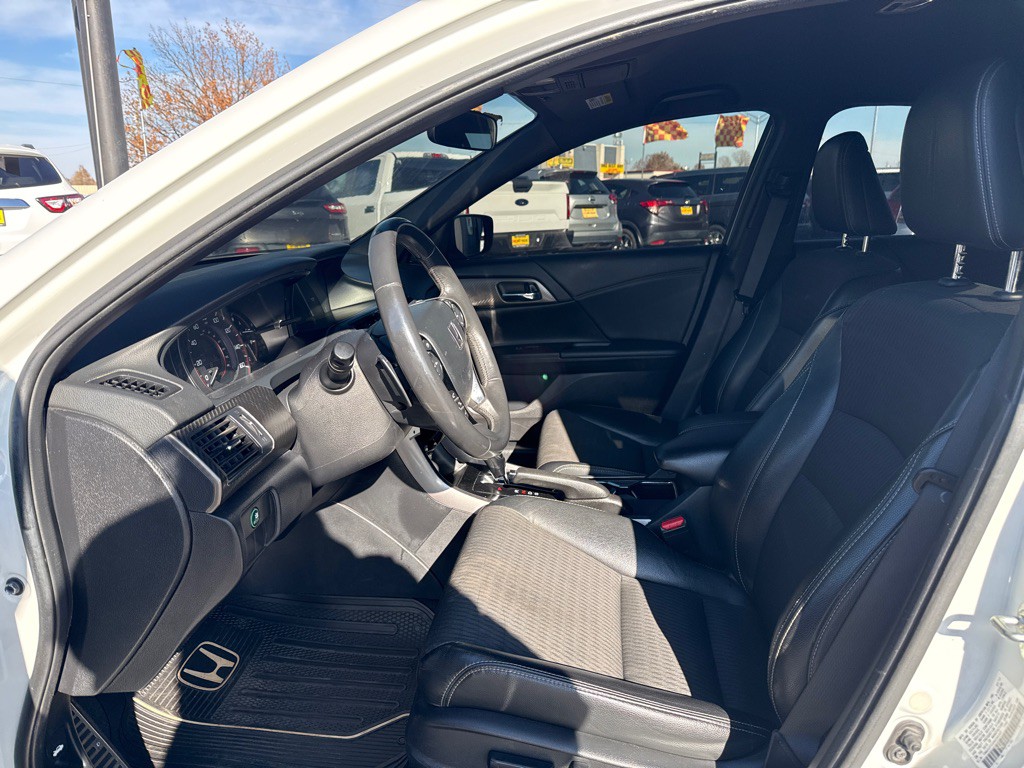 2017 Honda Accord Image 14