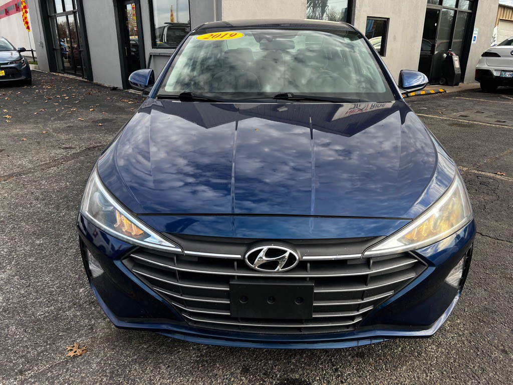 2019 Hyundai Elantra Image 2