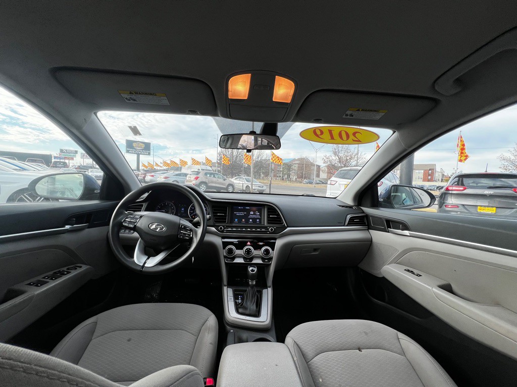 2019 Hyundai Elantra Image 9